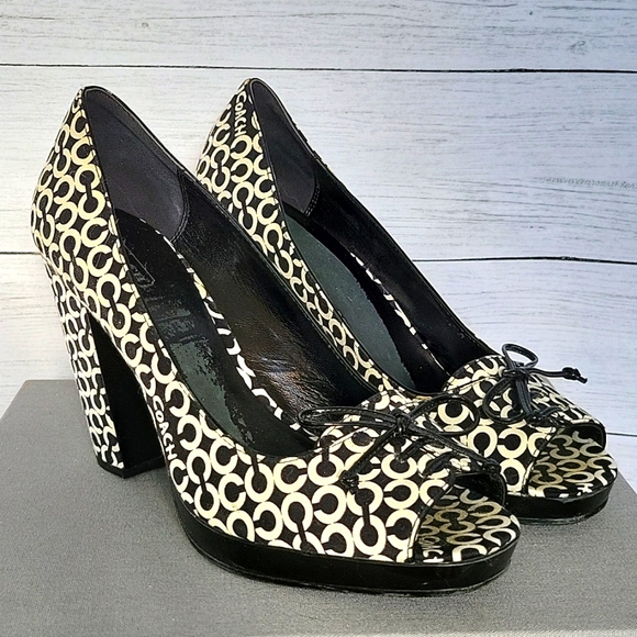 COACH "Corey" size 9 heels, Used, Cute bow detailing! - Picture 2 of 8